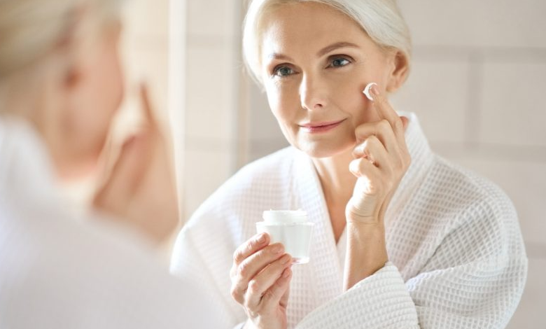 How to Effectively Use Aging Skin Products for Youthful Results