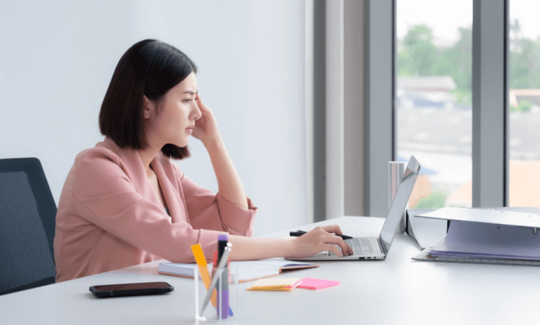 Imposter Syndrome: 5 Effective Ways to Support Employees Facing It