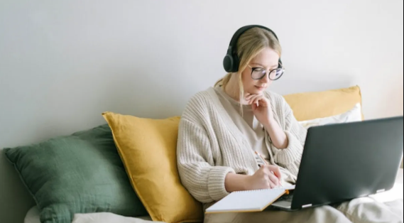 The 72-Hour Deadline: Navigating Academic Burnout in the Digital Age